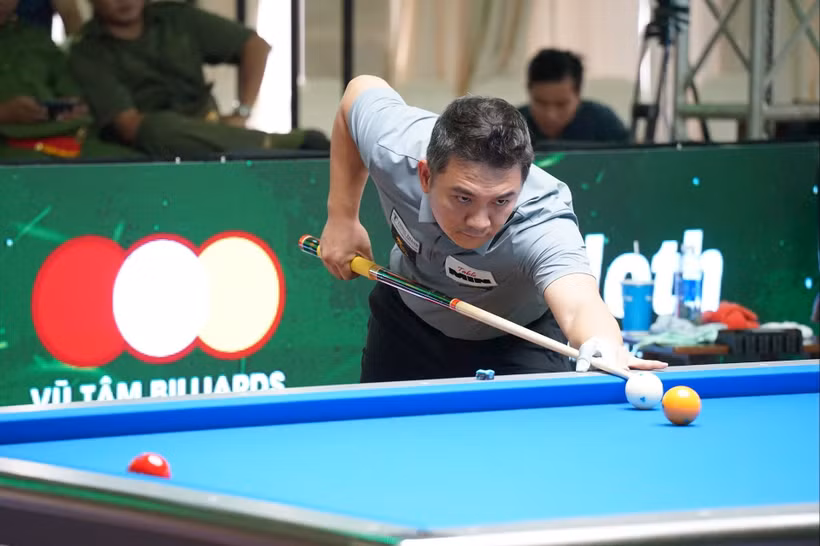 Le joueur Trân Thanh Luc en action. 