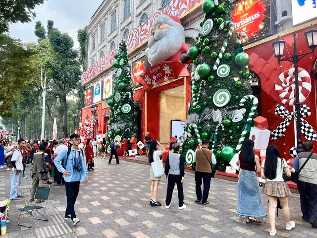 L'esprit de Noël fait vibrer Hô Chi Minh-Ville. Photo : chinhphu.vn
