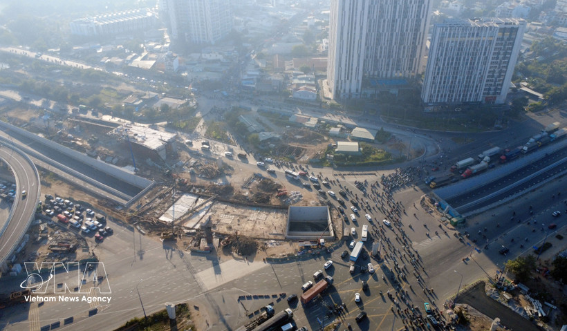 Le projet d’échangeur routier de An Phu, à Hô Chi Minh-Ville, comprendra un passage souterrain à double sens reliant l'autoroute Hô Chi Minh-Ville–Long Thành–Dâu Giây au boulevard Mai Chi Tho (côté tunnel de la rivière Saigon) et s'étendant jusqu'à l'intersection Mai Chi Tho–Dông Van Công. Photo : VNA