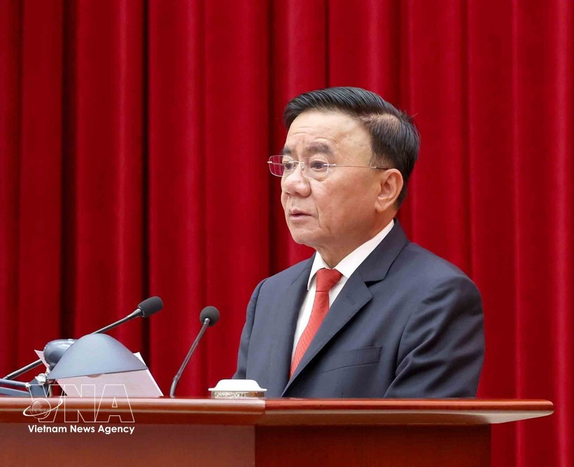 Le membre du Politburo et membre permanent du Secrétariat du Comité central du Parti, Trân Câm Tu, prend la parole lors de la conférence, à Hanoi, le 17 mars. Photo : VNA