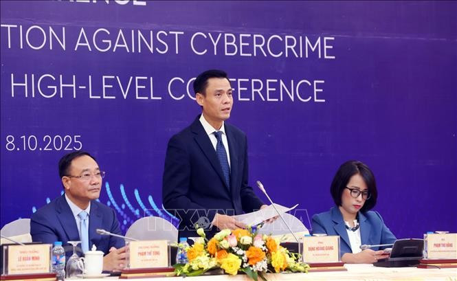Le vice-ministre des Affaires étrangères Dang Hoàng Giang s’exprime lors de la conférence de presse sur l’ouverture à la signature de la Convention des Nations Unies contre la cybercriminalité (Convention de Hanoi), à Hanoi, le 8 octobre. Photo : VNA