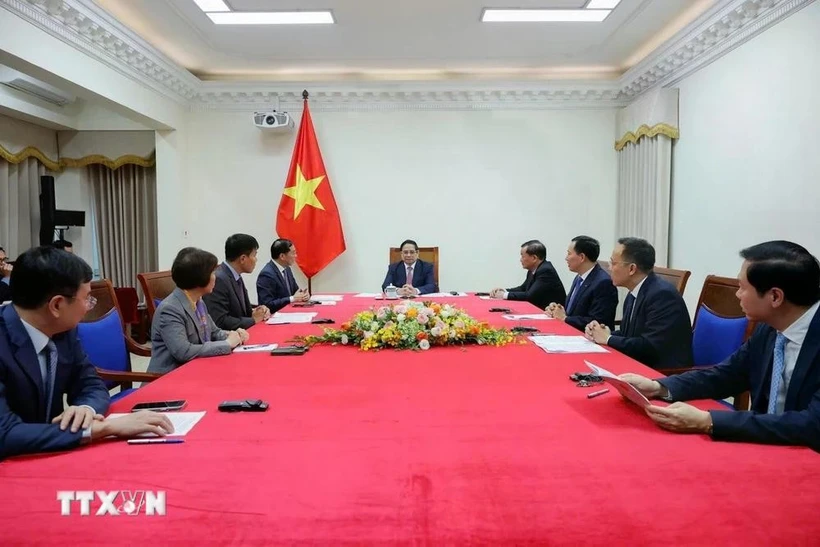 Le Premier ministre Pham Minh Chinh s’entretient au téléphone avec son homologue malaisien Anwar Ibrahim. Photo : VNA