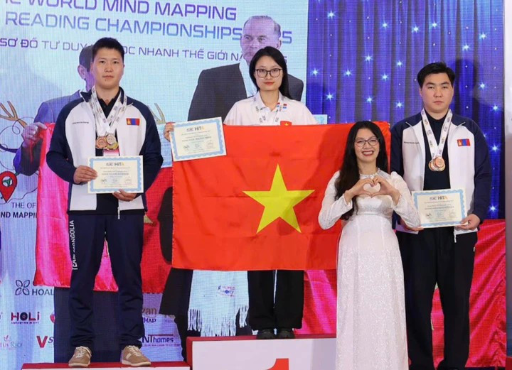 Dang Ngoc Phuong Trinh remporte une médaille d'or aux 34es Championnats du monde de la mémoire WMC 2025. Photo : vtcnews.vn