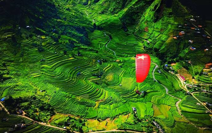 Le modèle de développement du Vietnam, fondé sur une croissance inclusive et durable, suscite un intérêt grandissant sur la scène internationale.
