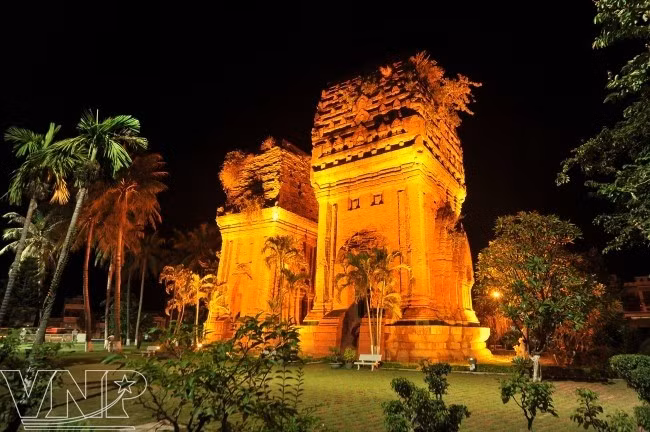 Tours jumelles datant de la première moitié du XIIe siècle, dans le quartier de Dông Da, ville de Quy Nhon. Photo: VNP