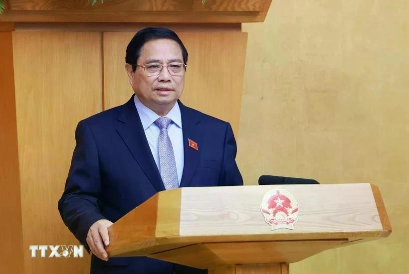 Le Premier ministre Pham Minh Chinh s’exprime lors de la réunion ordinaire du gouvernement d’avril. Photo : VNA