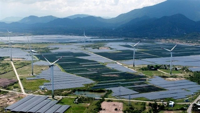 Le développement des énergies renouvelables est au centre des objectifs de réduction des émissions. Photo: VNA