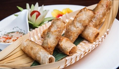 Outre le Vietnam, ces savoureux rouleaux sont couramment servis dans de nombreux restaurants vietnamiens à travers le monde. 