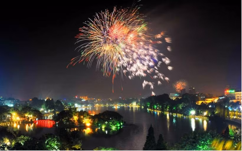 Le lac Hoàn Kiêm sera l'un des lieux de feu d'artifice à Hanoi le soir du 2 septembre. Photo: phunuvietnam.vn