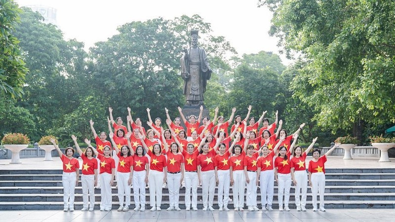 Près de 10.000 personnes sont attendues à Hanoï pour participer en présentiel à l’événement de marche «Marche en avant avec le Vietnam». Photo: NDEL