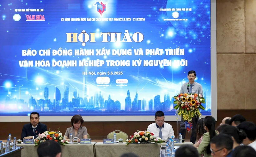 Le vice-ministre de la Culture, des Sports et du Tourisme, Hô An Phong s’exprime lors du séminaire sur le rôle de la presse dans la construction de la culture entrepreneuriale, à Hanoi, le 5 juin. Photo : hanoimoi.vn
