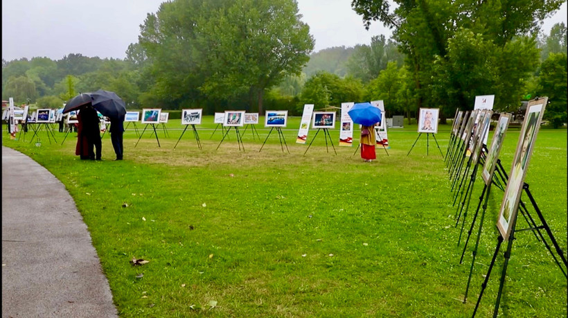 L’exposition présente 50 clichés sur la population, la culture et les paysages vietnamiens. Photo : VNA