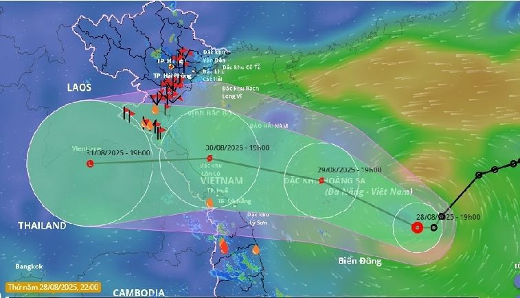 La dépression tropicale se déplace vers le Centre du Vietnam et devrait se transformer en tempête. Photo : VNMDS