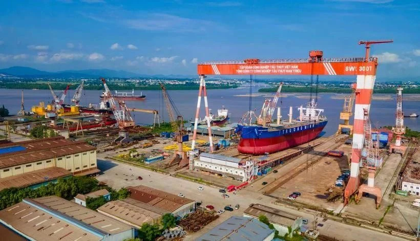 Avec une capacité de construction navale estimée à 3,5 millions de tonnes par an, le Vietnam pourrait jouer un rôle plus important sur le marché international. Photo: VietnamPlus