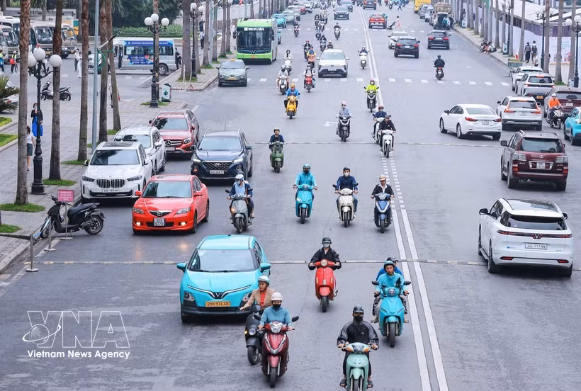 Les véhicules électriques gagnent du terrain à Hanoi. Photo : VNA
