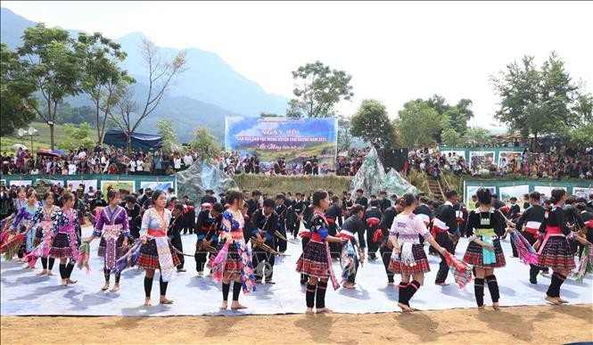 Performance de flûte Hmong. Photo: VNA
