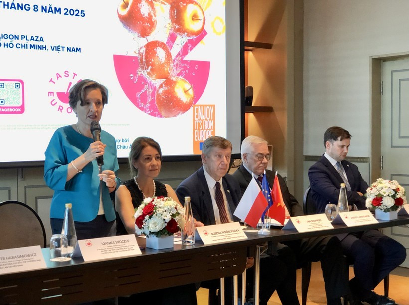 L’ambassadrice de Pologne au Vietnam, Joanna Skoczek, prend la parole lors de l’événement Photo : VNA