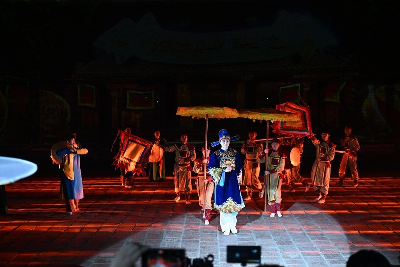Samsung Vietnam présente l’expérience « Une nuit en tant que candidat » qui se tient du 22 au 27 avril 2025 au temple de la Littérature, à Hanoï. Photo : VGP