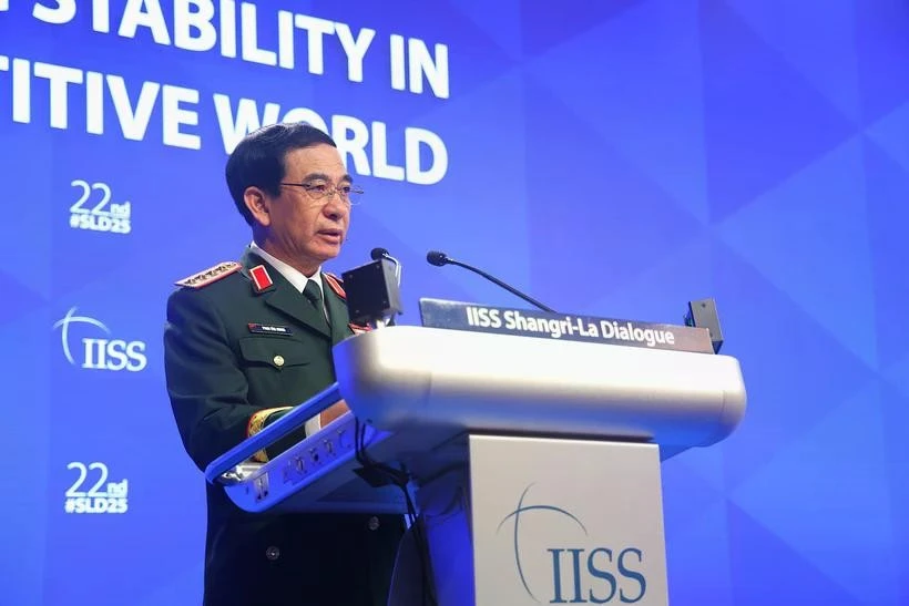 Le général Phan Van Giang, vice-secrétaire de la Commission militaire centrale et ministre de la Défense nationale, s’exprime lors de l’événement. Photo : VNA