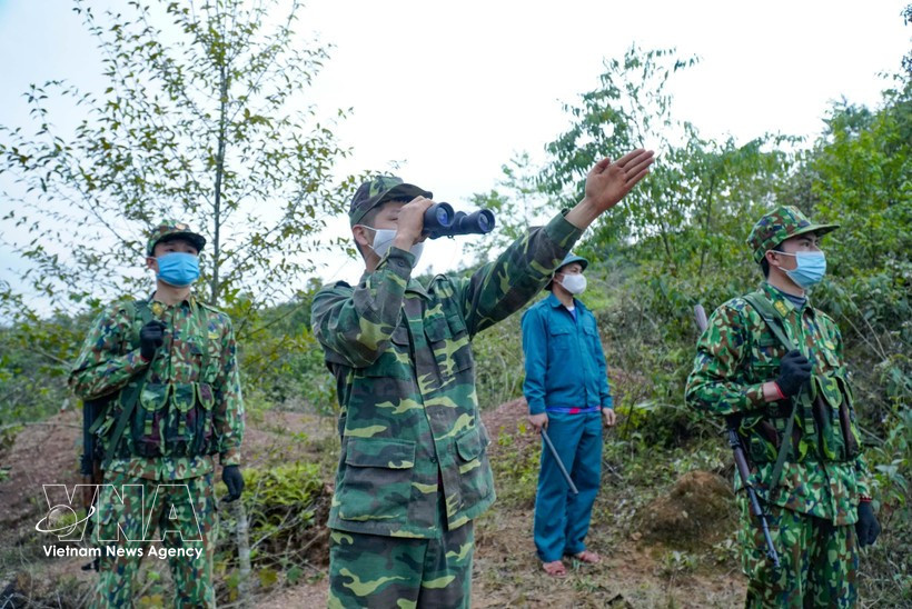 Patrouille des gardes-frontières vietnamiens et chinois à la borne frontière n°3 le long de la frontière entre le Vietnam et la Chine. Photo: VNA