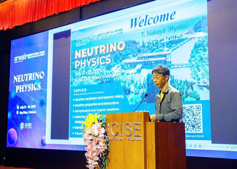 Le professeur Tsuyoshi Nakaya à la conférence internationale sur la physique des neutrinos, du 22 au 25 juillet 2025 à l'ICISE. Photo: CVN