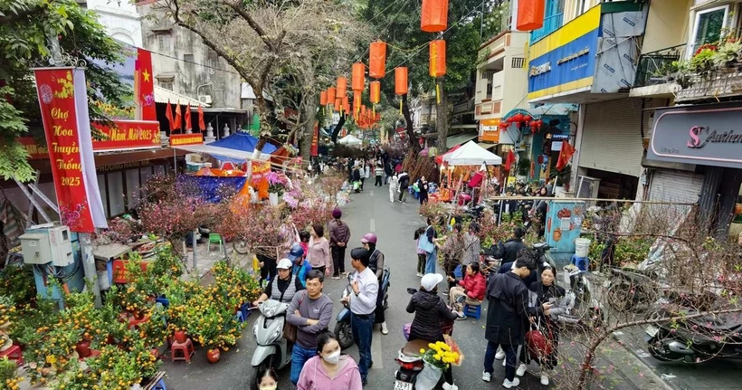 Marché aux fleurs de la rue Hàng Luoc, à Hanoi. Photo : VNA