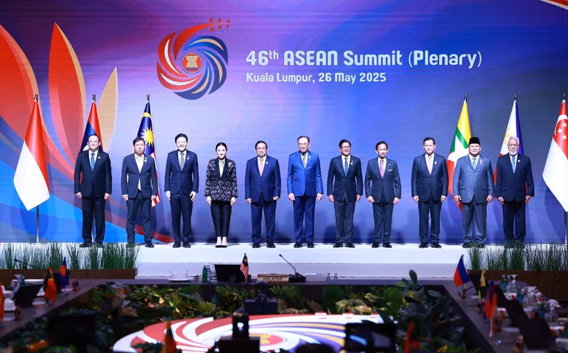 Dirigeants des pays membres de l’ASEAN et du Timor-Leste lors du 46e Sommet de l’ASEAN. Photo : VNA