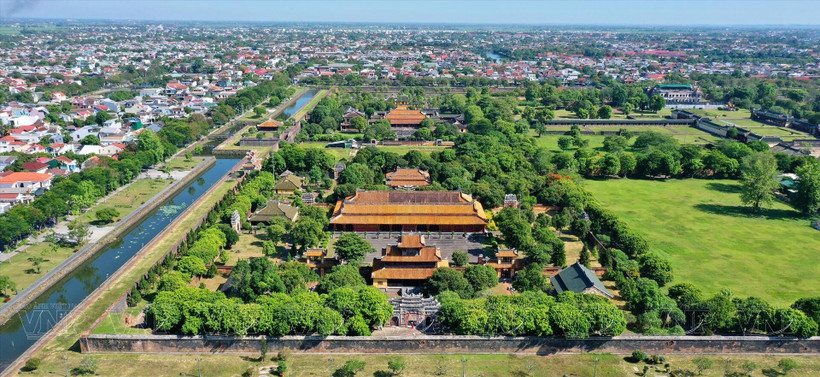 Avec sa forte densité d'arbres, en 2016, Huê a été la première ville du pays à être honorée par le Fonds mondial pour la nature (WWF) en tant que "Ville verte nationale". Photo: VNP