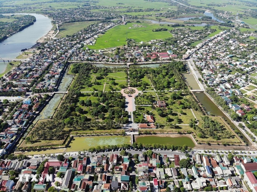 Le monument national spécial et les sites commémoratifs de l'ancienne citadelle de Quang Tri devraient couvrir environ 454 hectares, répartis dans la zone environnante. Photo : VNA
