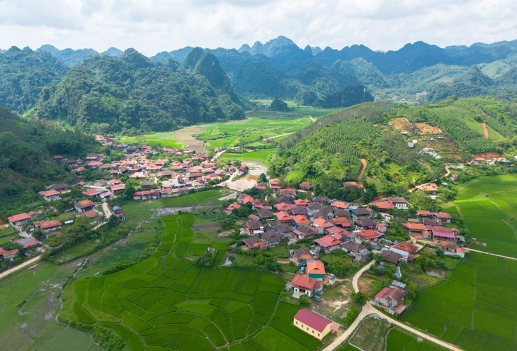 Le village touristique de Huu Liên abrite des communautés installées ici depuis des générations. Photo: baolangson.vn