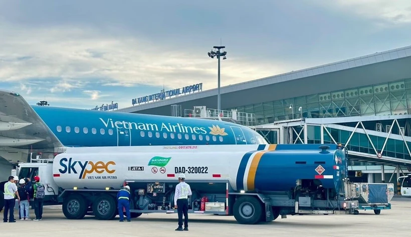 Vietnam Airlines, en utilisant le carburant d'aviation durable (SAF), est à l'avant-garde de l'aviation verte. Photo : Vietnam Airlines
