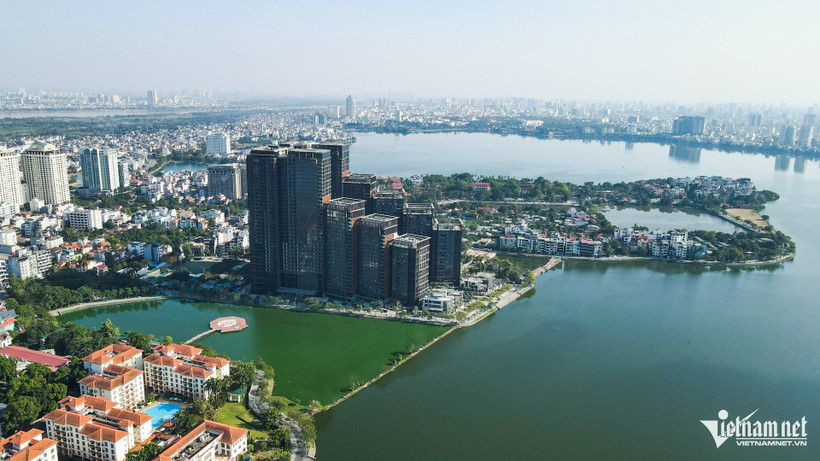 Vue aérienne de la péninsule de Quang An, futur site de l'opéra et du parc culturel Ngoc Trai. Photo : Vietnamnet