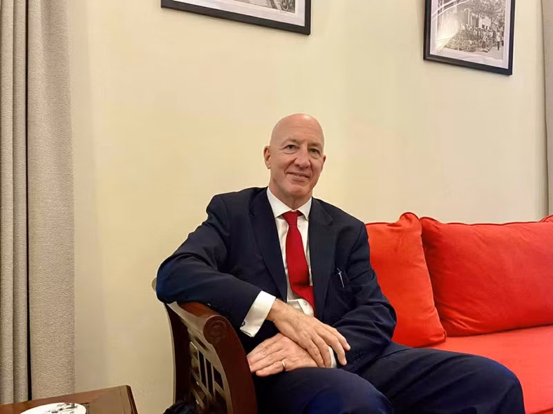 L'ancien ambassadeur britannique au Vietnam, Mark Kent. Photo: The World & Vietnam Report