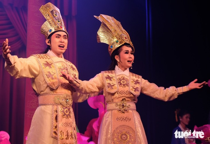 Le théâtre Trân Huu Trang ouvrira le Festival nocturne du livre et de la culture dans la rue des livres de Hô Chi Minh-Ville avec un programme mettant en valeur les arts traditionnels et la musique folklorique. Photo : tuoitre.vn