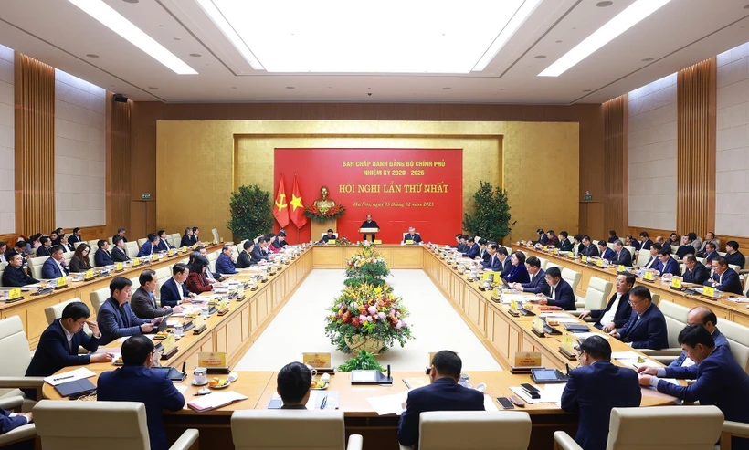 Le Premier ministre Pham Minh Chinh (centre) s’exprime lors de la première réunion du Comité du Parti du gouvernement pour le mandat 2020-2025. Photo: VNA