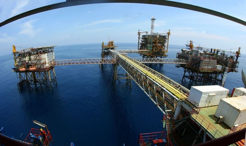 Parallèlement au renforcement de ses activités principales, Petrovietnam a étendu son rôle dans l’énergie offshore et s’est intégré pour la première fois à la chaîne d’approvisionnement énergétique mondiale. Photo : VNA