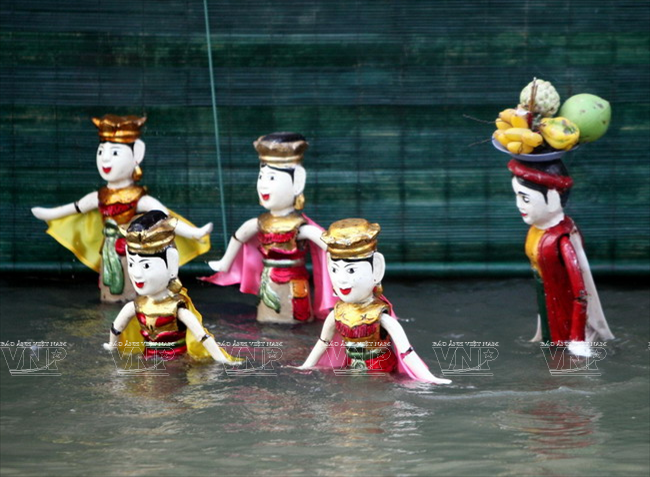 Grâce à l'engagement d'artistes passionnés qui se consacrent à la préservation et à la promotion de cet art populaire, les marionnettes sur l'eau de Dào Thuc jouissent aujourd'hui d'une large reconnaissance. Photo: VNP