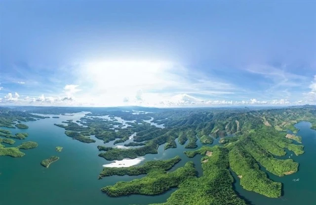 Le parc national de Tà Dung n’est pas seulement un trésor naturel mais aussi un point de convergence culturelle pour plus de 40 groupes ethniques de la province de Dak Nông. Photo : VNA