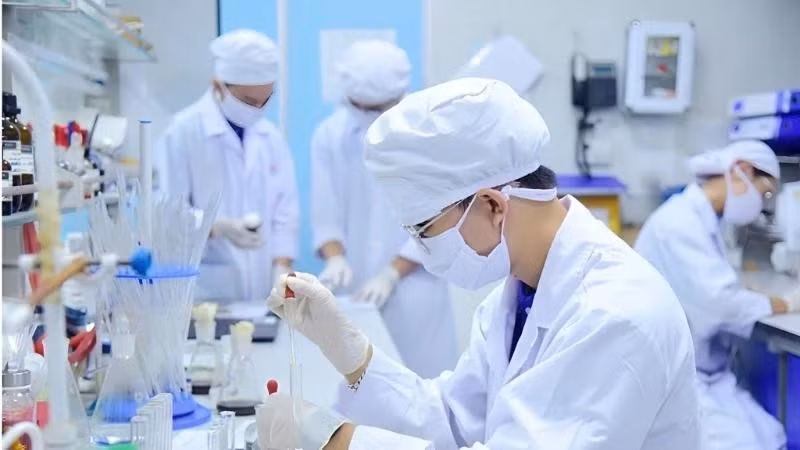 Recherche scientifique à l’Université des sciences et des technologies de Hanoi" (USTH), relevant de l’Académie des sciences et des technologies du Vietnam (VAST). Photo : USTH