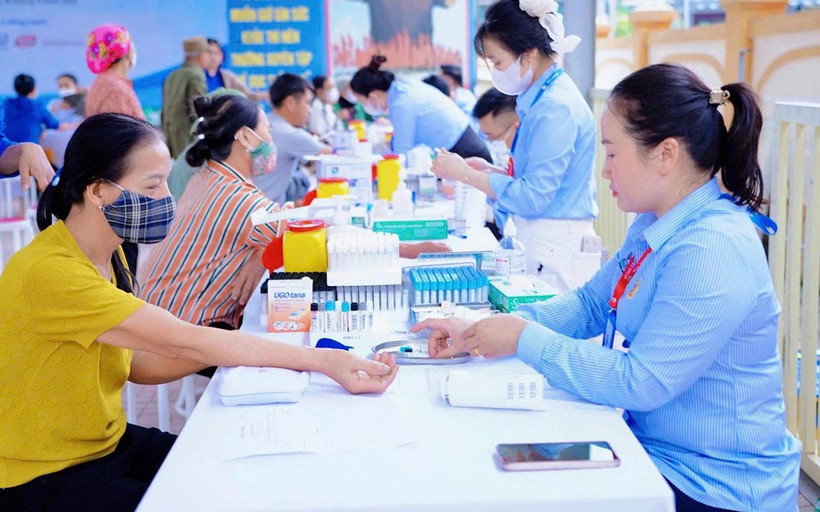 Le Vietnam donnera la priorité aux bilans de santé annuels gratuits ou aux examens médicaux pour ses citoyens, mis en œuvre par groupes cibles et selon des priorités progressives, de 2026 à 2027. Photo : phunuvietnam.vn