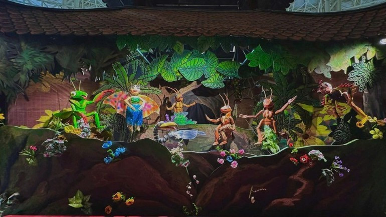 De nombreuses œuvres littéraires sont adaptées à travers l’art de la marionnette, offrant une nouvelle forme de narration visuelle et poétique. Photo: NDEL