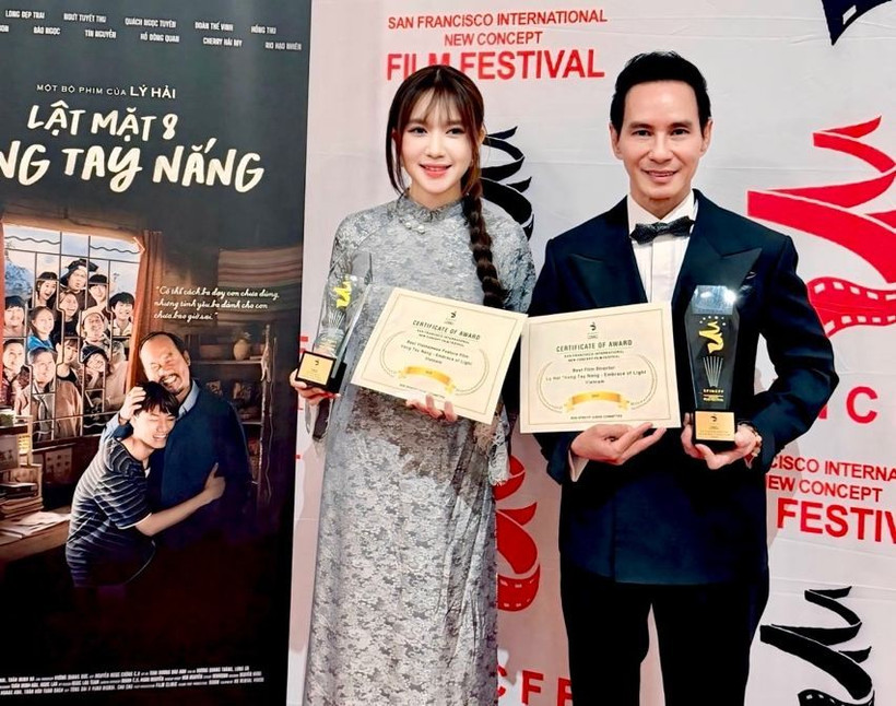 Le cinéaste vietnamien Ly Hai et son épouse Minh Ha reçoivent des prix au Festival international du film à concept novateur de San Francisco. 