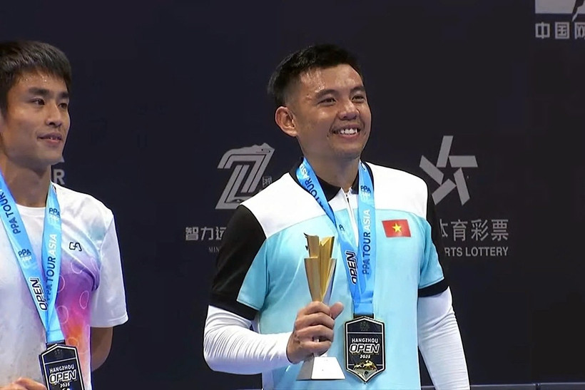 Le joueur vietnamien de pickleball Ly Hoàng Nam remporte son premier titre professionnel en simple messieurs sur le PPA Tour Asia lors de l’Open de Hangzhou 2025. Photo : PPA Tour Asia