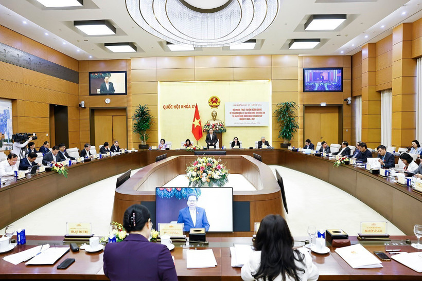 Le président de l'Assemblée nationale, Trân Thanh Mân, président du Conseil électoral national, s'exprime lors de la conférence. Photo: VNA