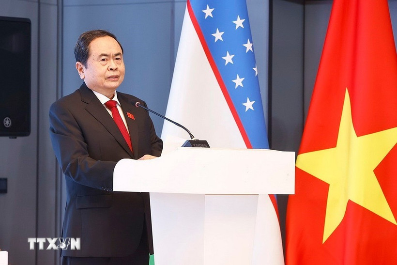Le président de l’Assemblée nationale du Vietnam, Trân Thanh Mân, s’exprime lors de la table ronde des affaires Vietnam-Ouzbékistan, le 8 avril, à Tachkent. Photo: VietnamPlus