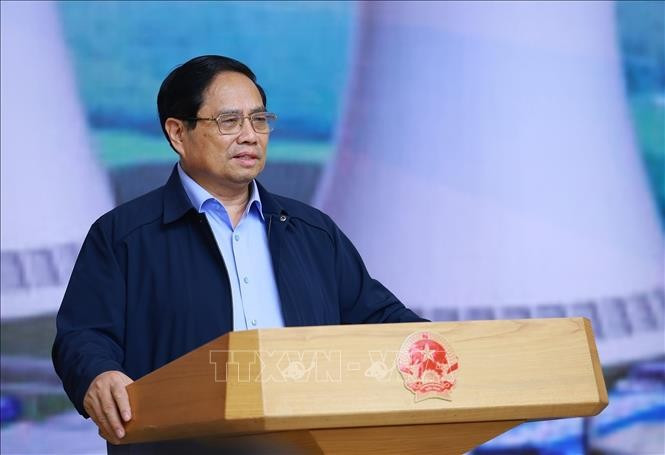 Le Premier ministre Pham Minh Chinh, chef du Comité de pilotage pour la construction de la centrale nucléaire, préside la troisième réunion du Comité, à Hanoi, le 22 octobre. Photo: VNA