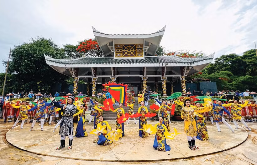 Le Festival de la déesse Bà Chua Xu au mont Sam de la province d’An Giang (Sud) se déroule du 23e au 27e jour du 4e mois lunaire. Photo : VNA