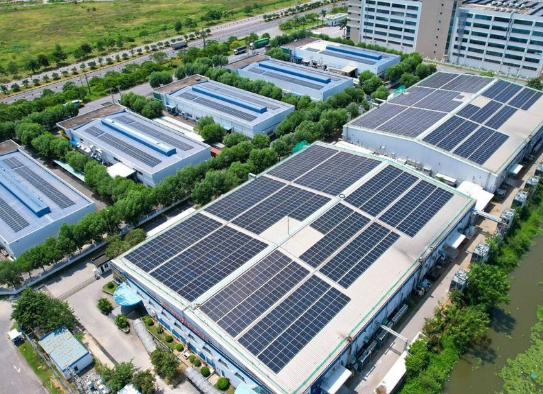 Becamex met en œuvre des solutions solaires sur toiture et d'autres innovations énergétiques au service de ses zones industrielles au Vietnam. Photo : Becamex