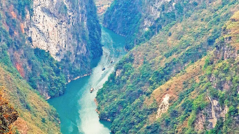 Le canyon de Tú Sản vu du sommet du col de Ma Pi Leng. Photo: NDEL