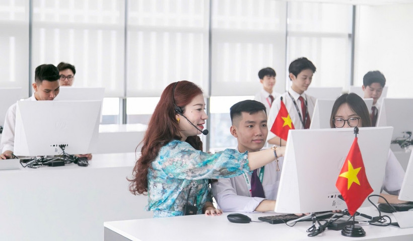 En dehors du top 10, l’Université Van Lang au Vietnam a enregistré la progression la plus significative, gagnant 159 places pour se hisser au 251e rang. Photo : tienphong.vn